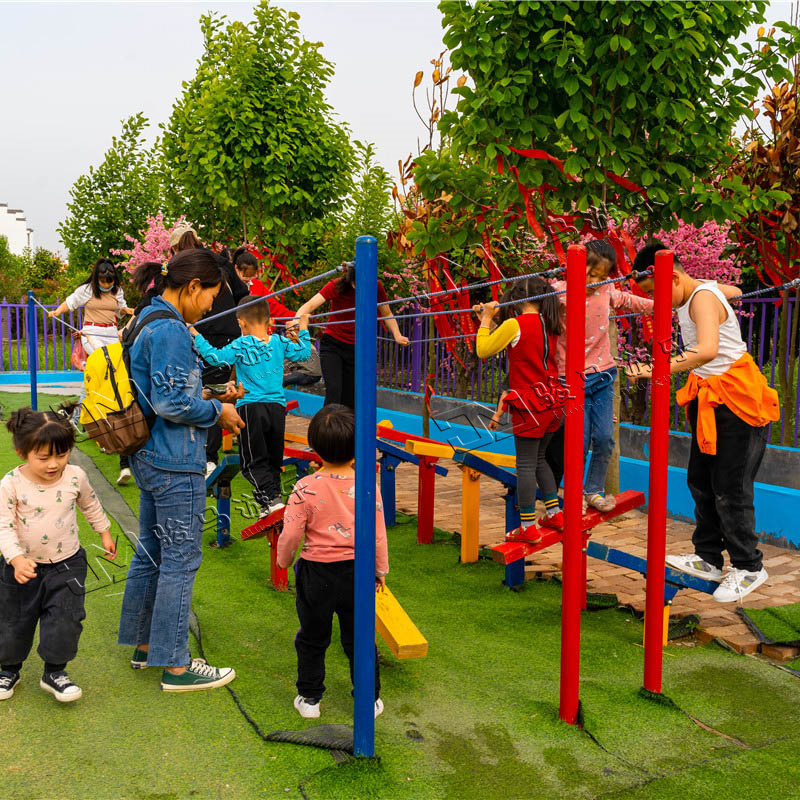 無動(dòng)力游樂設(shè)備